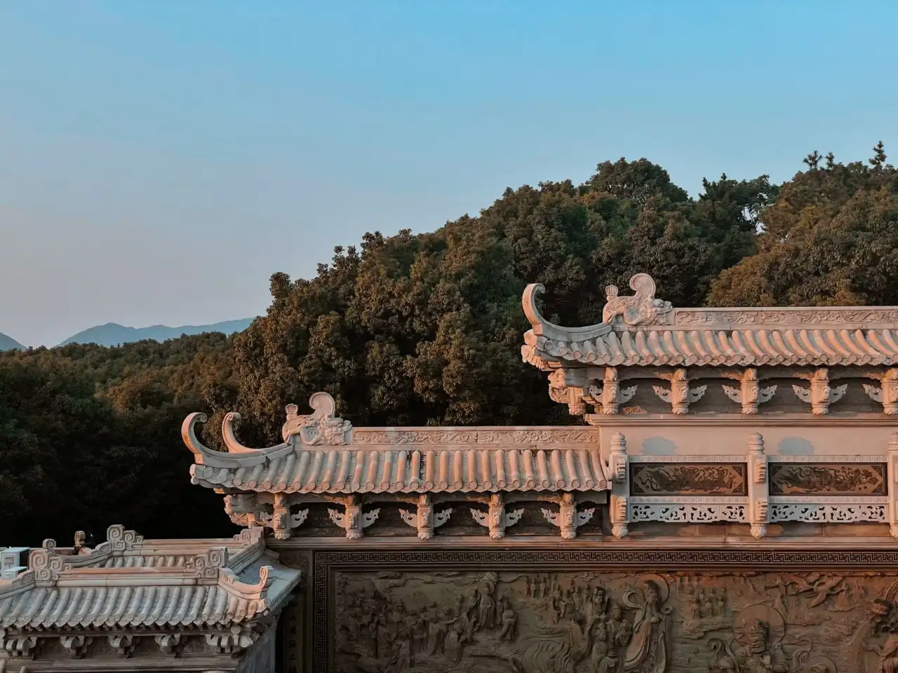 化妆刷材质与工艺解析：童月依百货彩妆工具技术优势